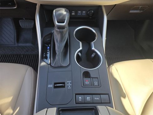 Certified 2022 Toyota Highlander XLE image 30
