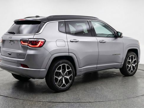 Used 2025 Jeep Compass Limited AWD/4WD image 9