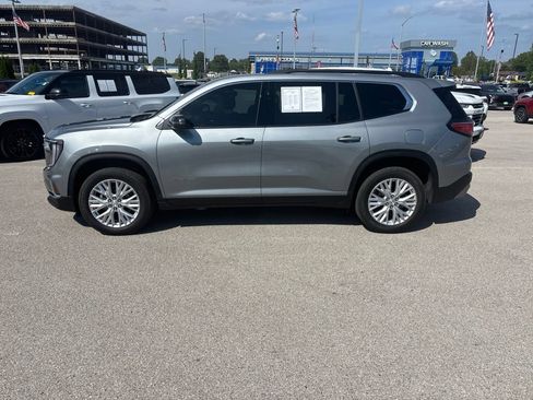 Used 2025 GMC Acadia Elevation w/ Elevation Premium Package FWD image 2