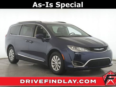 Used 2019 Chrysler Pacifica Touring-L image 1