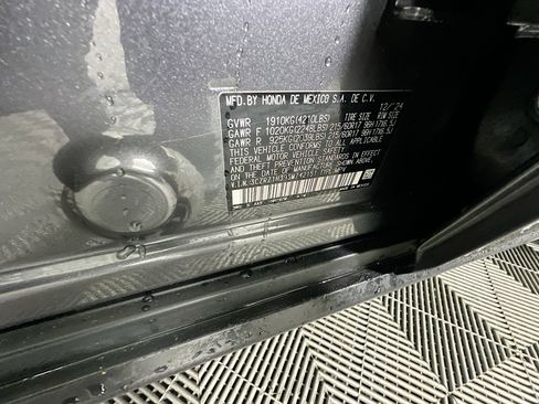 Used 2025 Honda HR-V LX image 12