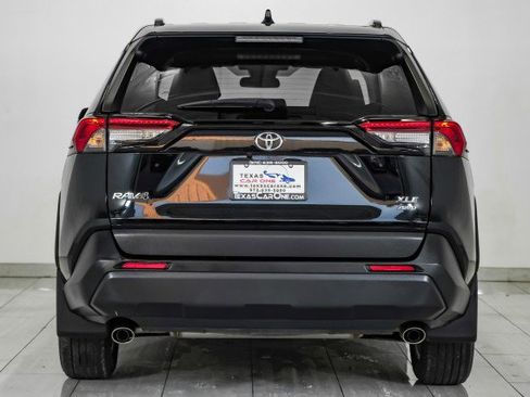 Used 2022 Toyota RAV4 XLE image 7