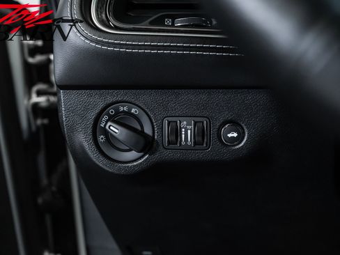 Used 2020 Dodge Challenger SRT Hellcat RWD image 30