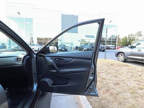 Used 2020 Nissan Rogue S image 46