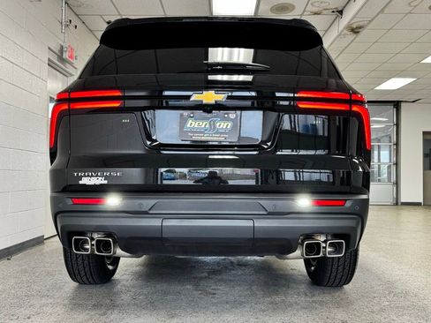 Used 2024 Chevrolet Traverse LS FWD image 5