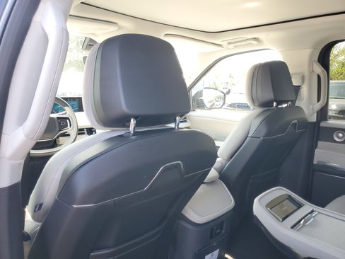 New 2026 Lincoln Navigator Reserve AWD/4WD image 28