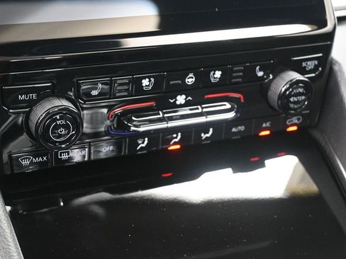 New 2025 Jeep Grand Cherokee Limited w/ Luxury Tech Group II image 27