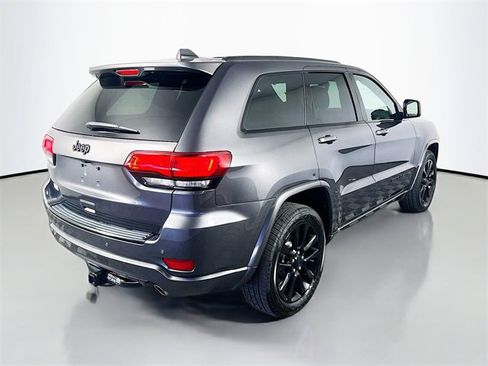 Used 2017 Jeep Grand Cherokee Altitude image 7