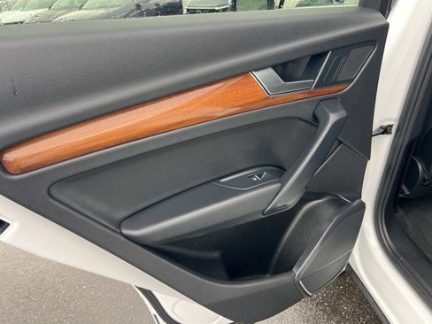 Used 2021 Audi Q5 Premium w/ Convenience Package image 20