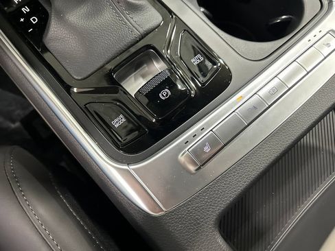 New 2026 Kia Carnival EX FWD image 24