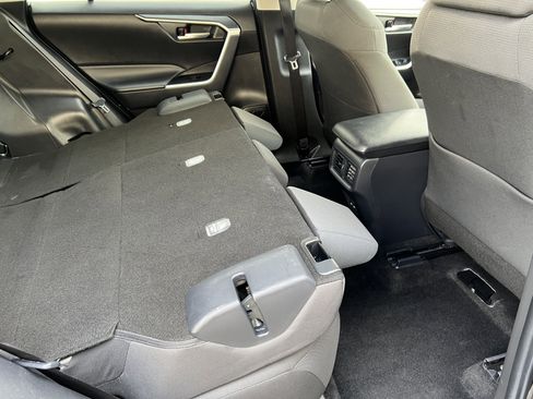 Used 2025 Toyota RAV4 XLE AWD/4WD image 21