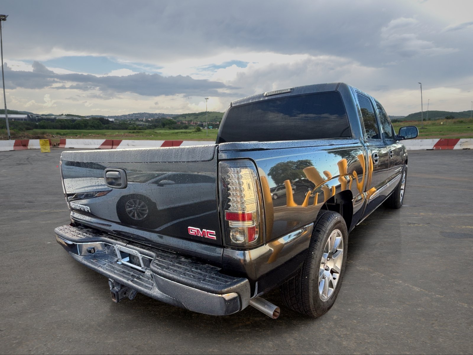 Used 2005 GMC Sierra 1500 SLE w/ Light Duty Power Package RWD image 3