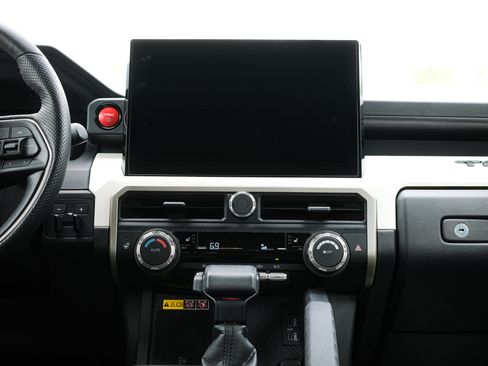 Used 2024 Toyota Tacoma TRD Off-Road image 31