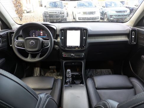 Used 2023 Volvo XC40 B5 Ultimate w/ Protection Package Premier image 27