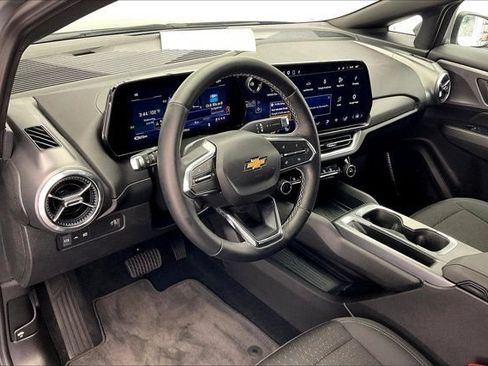 Used 2025 Chevrolet Equinox EV LT w/ Comfort Package AWD/4WD image 13