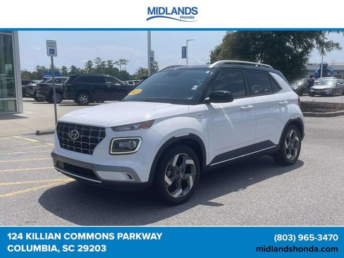 Used 2023 Hyundai Venue Limited FWD image 3