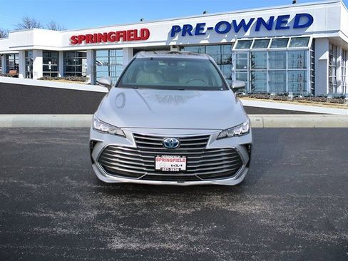 Used 2019 Toyota Avalon Limited image 2