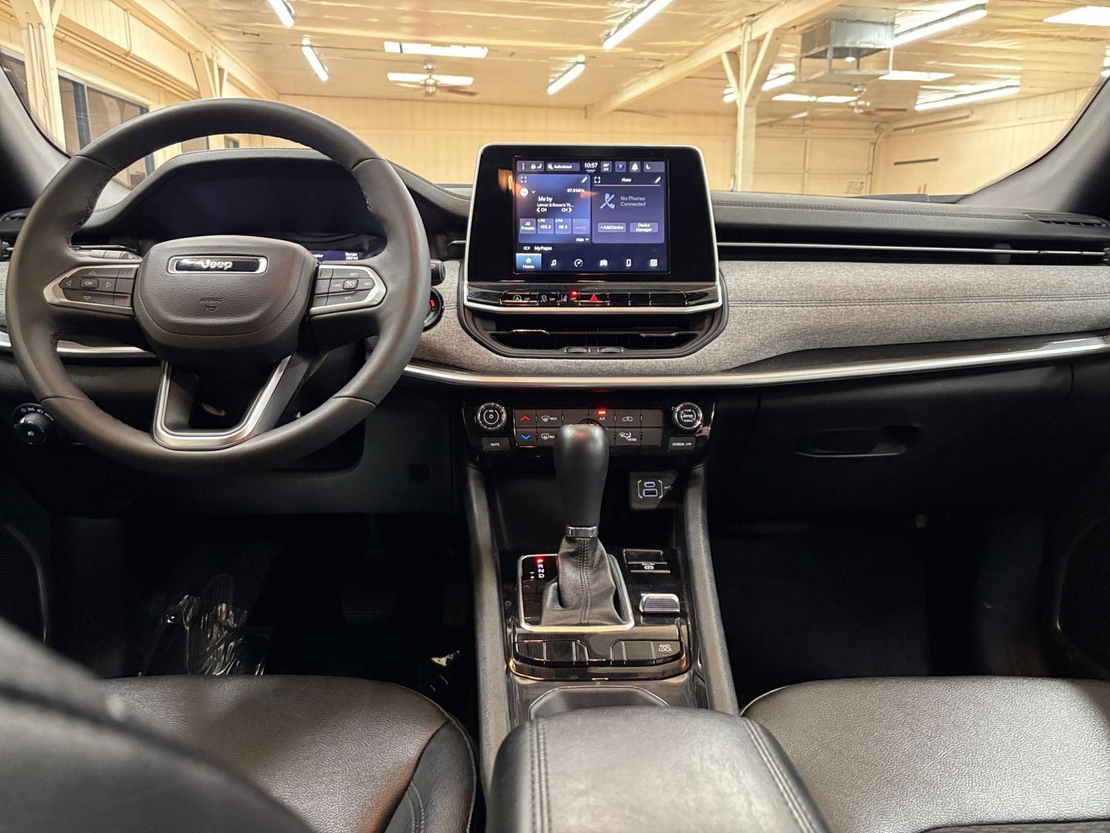 Used 2025 Jeep Compass Latitude AWD/4WD image 32