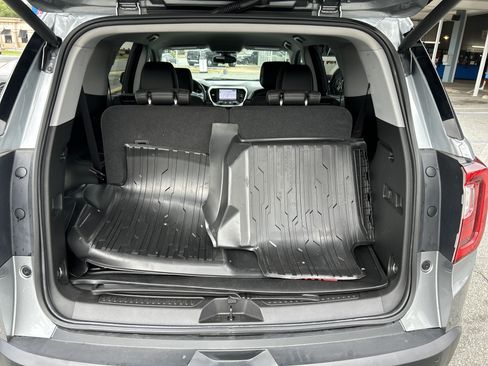 Used 2023 GMC Acadia SLT w/ Technology Package FWD image 19