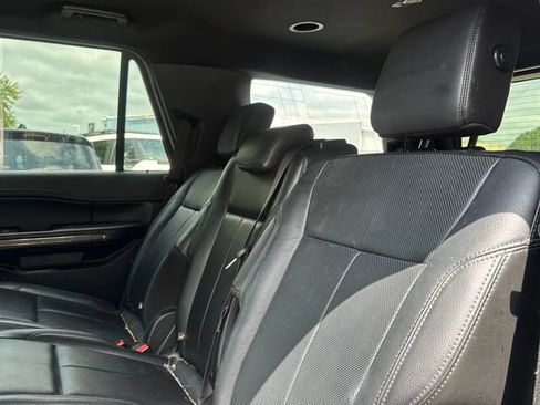 Used 2018 Ford Expedition XLT w/ Equipment Group 201A RWD image 11