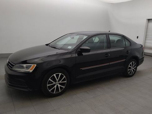 Used 2016 Volkswagen Jetta SE FWD image 2