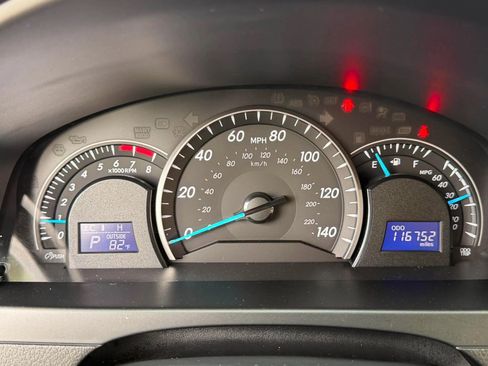 Used 2012 Toyota Camry LE FWD image 14