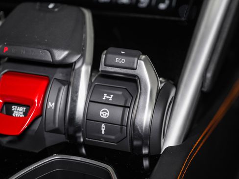 Used 2020 Lamborghini Urus image 44