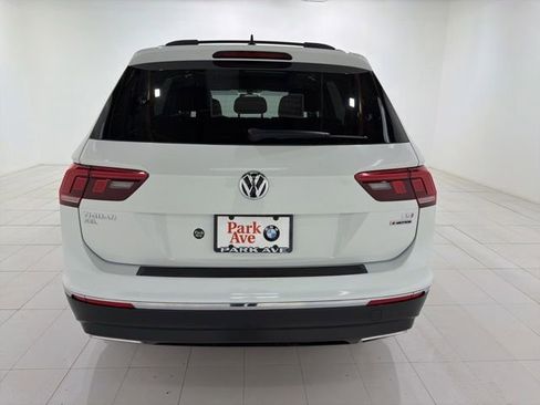 Used 2018 Volkswagen Tiguan SEL w/ 3rd Row Seat Package AWD/4WD image 4