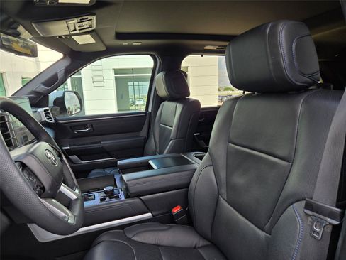 Used 2025 Toyota Sequoia Platinum AWD/4WD image 32
