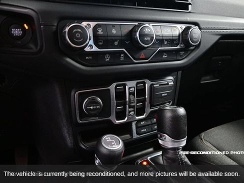 Used 2024 Jeep Wrangler Unlimited Sahara AWD/4WD image 16