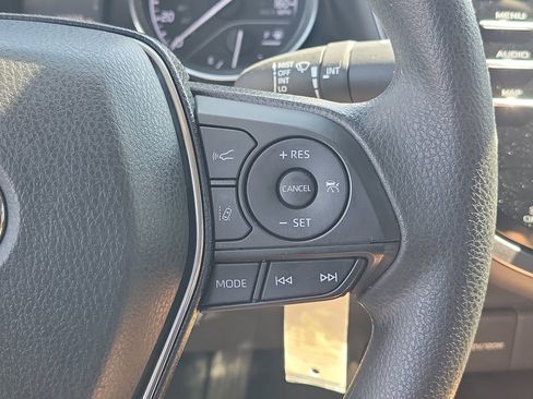 Used 2019 Toyota Camry LE FWD image 8
