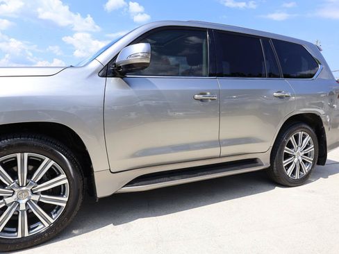 Used 2016 Lexus LX 570 4WD w/ Luxury Package image 34