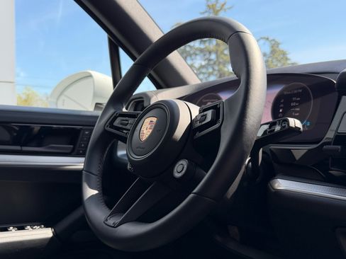 Certified 2025 Porsche Cayenne AWD/4WD image 24
