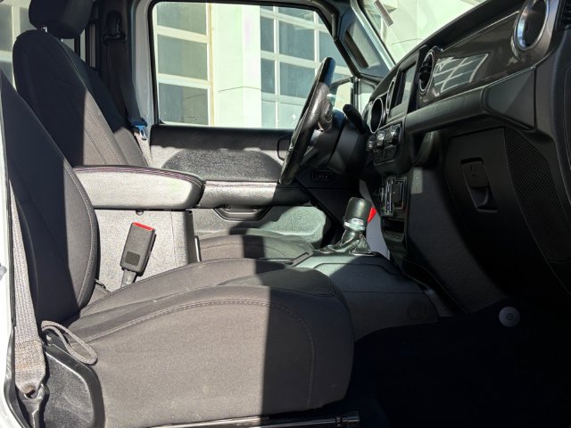 Used 2019 Jeep Wrangler Unlimited Sahara w/ Safety Group AWD/4WD image 19