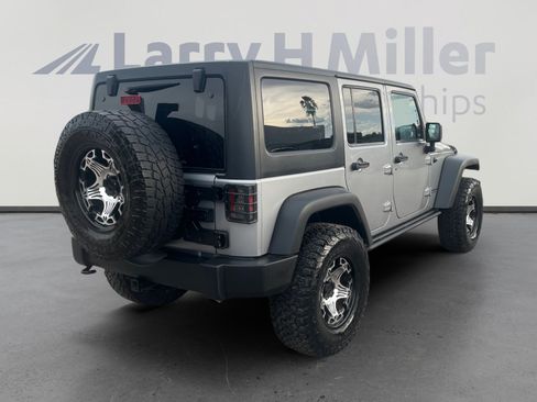 Used 2014 Jeep Wrangler Unlimited Rubicon w/ Connectivity Group AWD/4WD image 5