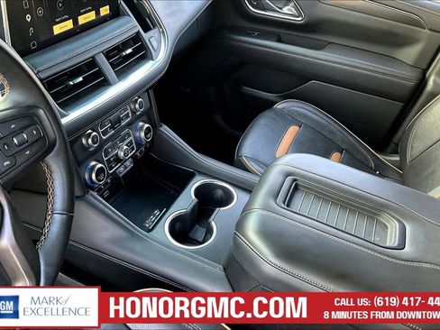 Used 2023 GMC Yukon XL AT4 w/ Technology Package AWD/4WD image 17
