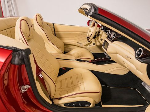 Used 2015 Ferrari California T RWD image 45