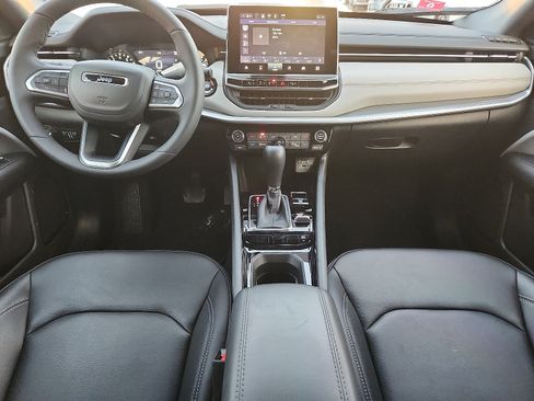 Used 2025 Jeep Compass Limited image 9