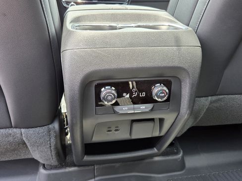 New 2026 Chevrolet Traverse Z71 w/ Enhanced Driving Package AWD/4WD image 11