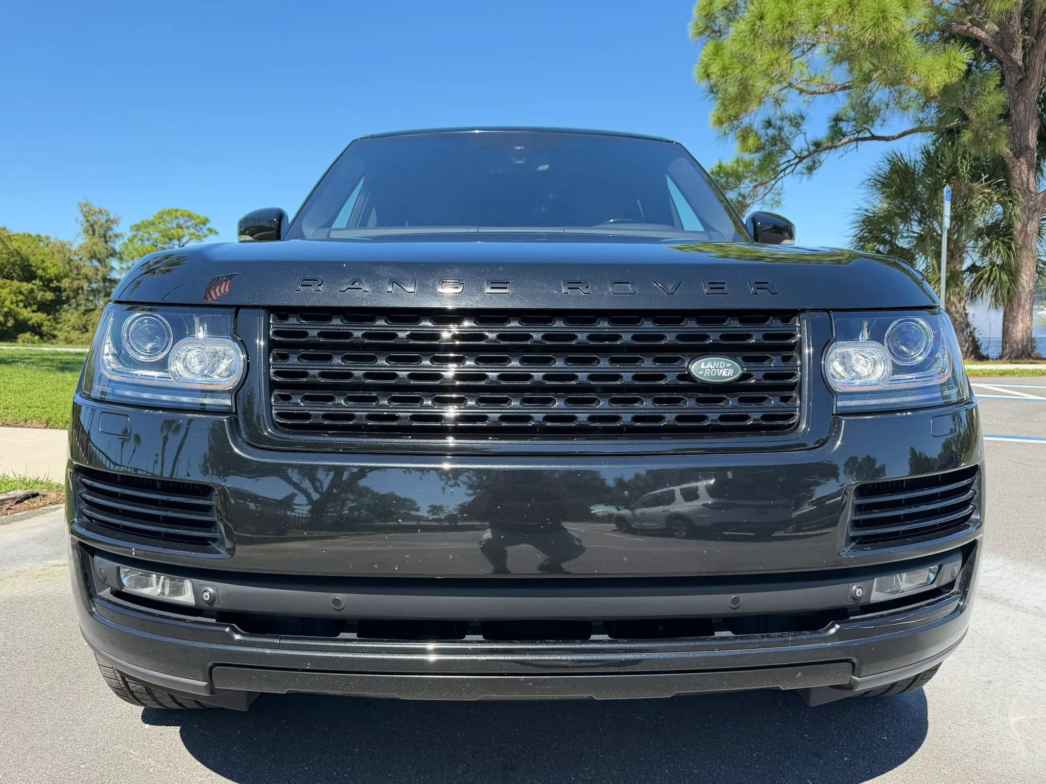 Used 2014 Land Rover Range Rover Supercharged AWD/4WD image 2