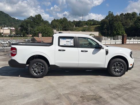 New 2026 Ford Maverick XLT w/ XLT Luxury Package FWD image 2