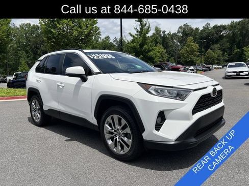 Used 2019 Toyota RAV4 XLE Premium FWD image 3