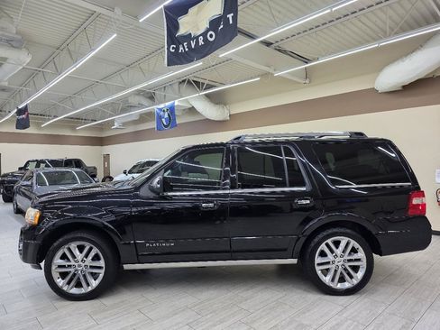 Used 2017 Ford Expedition Platinum RWD image 9