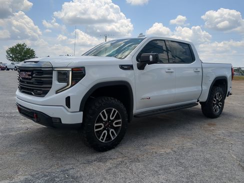 Used 2024 GMC Sierra 1500 AT4 w/ Technology Package AWD/4WD image 6