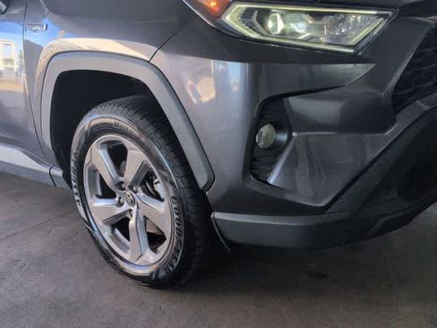 Used 2021 Toyota RAV4 XLE Premium image 11
