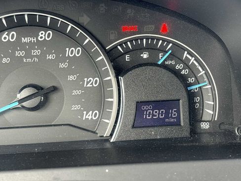 Used 2013 Toyota Camry L image 10