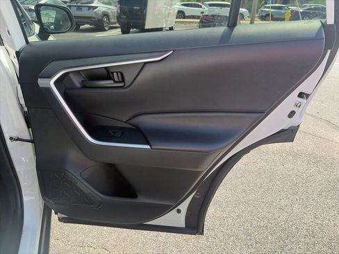 Used 2020 Toyota RAV4 LE FWD image 22