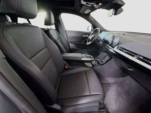 Used 2025 BMW X2 xDrive28i image 30