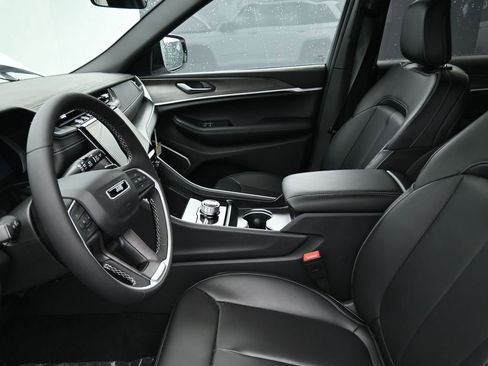 New 2025 Jeep Grand Cherokee Limited w/ Black Appearance Package image 13