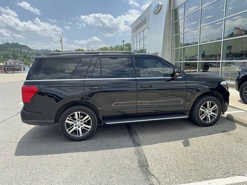 Used 2023 Ford Expedition XLT AWD/4WD image 3